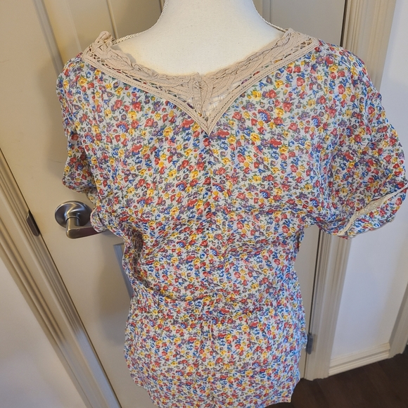 4/$30. XXI Floral Top. Good condition. - Picture 6 of 8